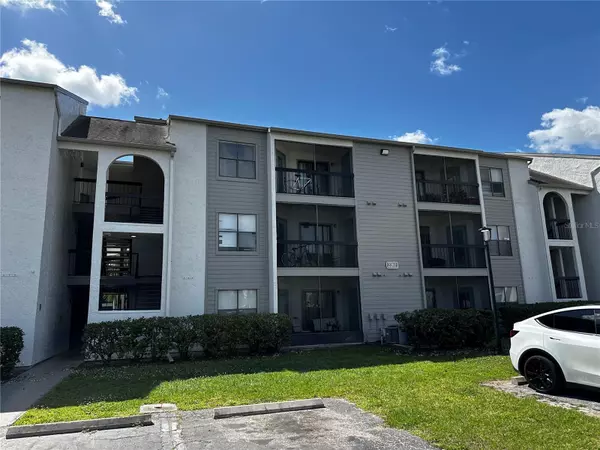 2202 CASCADES BLVD #303, Kissimmee, FL 34741