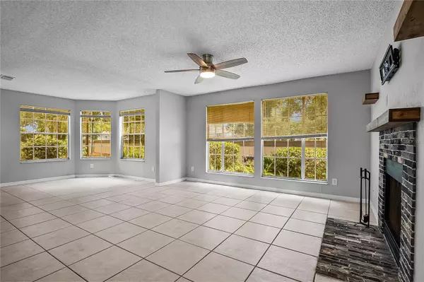 Casselberry, FL 32707,975 NORTHERN DANCER WAY #107