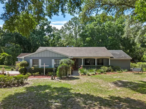 27905 LISA DR, Tavares, FL 32778