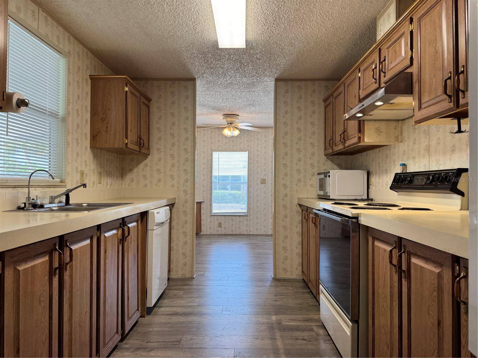 Tavares, FL 32778,550 SAINT JOHNS RD
