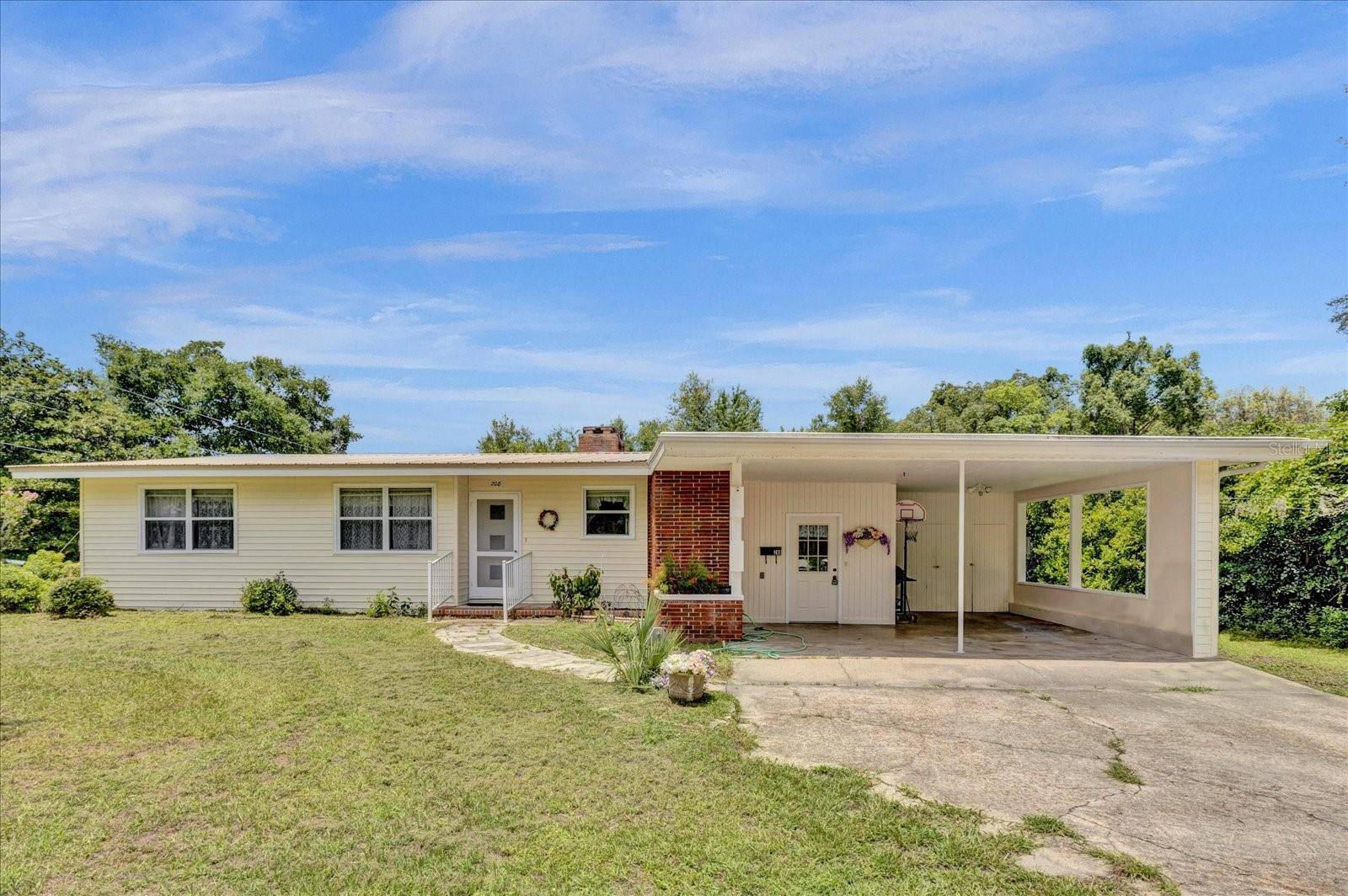 208 LAKEVIEW AVE, Crescent City, FL 32112