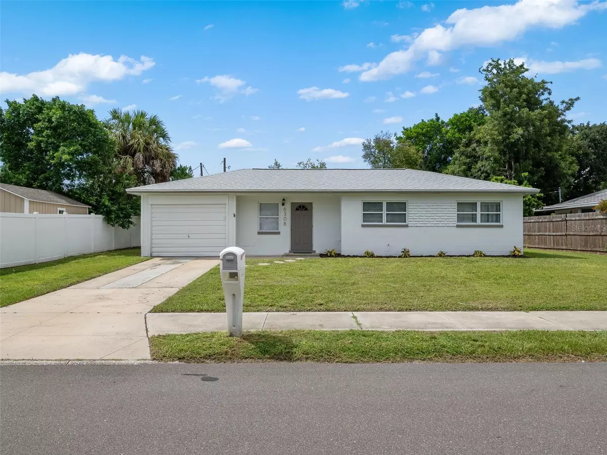 Bradenton, FL 34207,6308 COLUMBIA DR