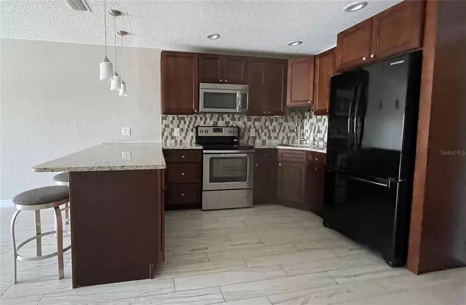 1860 MASSACHUSETTS AVE NE #214, St Petersburg, FL 33703