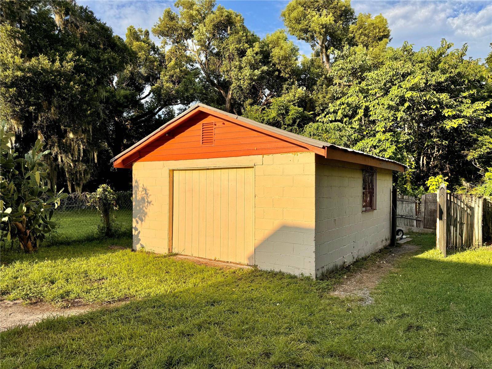 Deland, FL 32720,813 S FLORIDA AVE