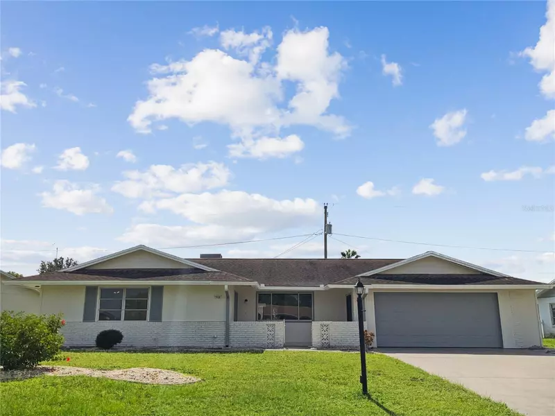 716 FOX HILLS DR, Sun City Center, FL 33573