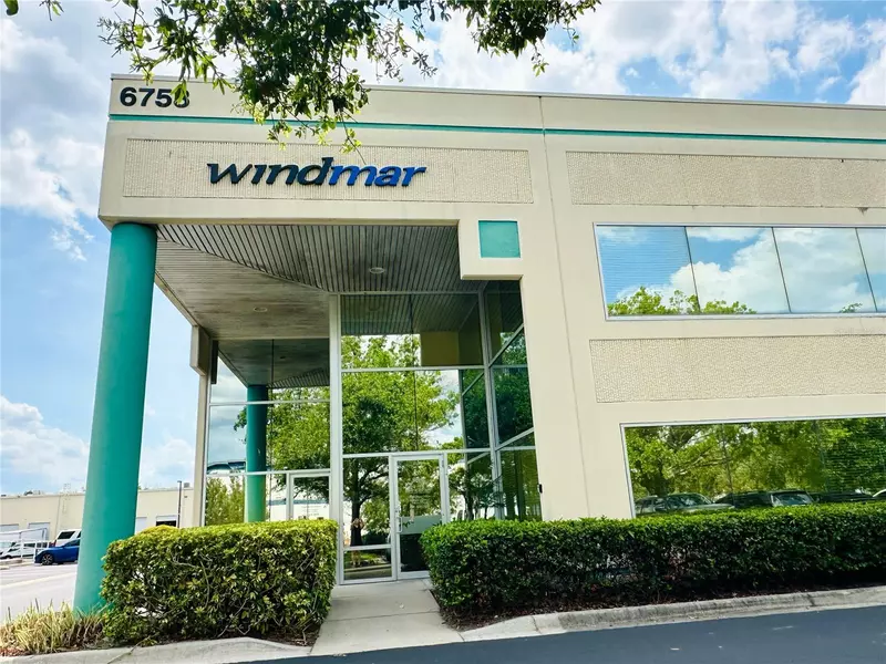 6753 KINGSPOINTE Pkwy #107, Orlando, FL 32819