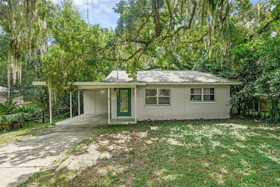 104 E MCCLENDON ST, Lady Lake, FL 32159