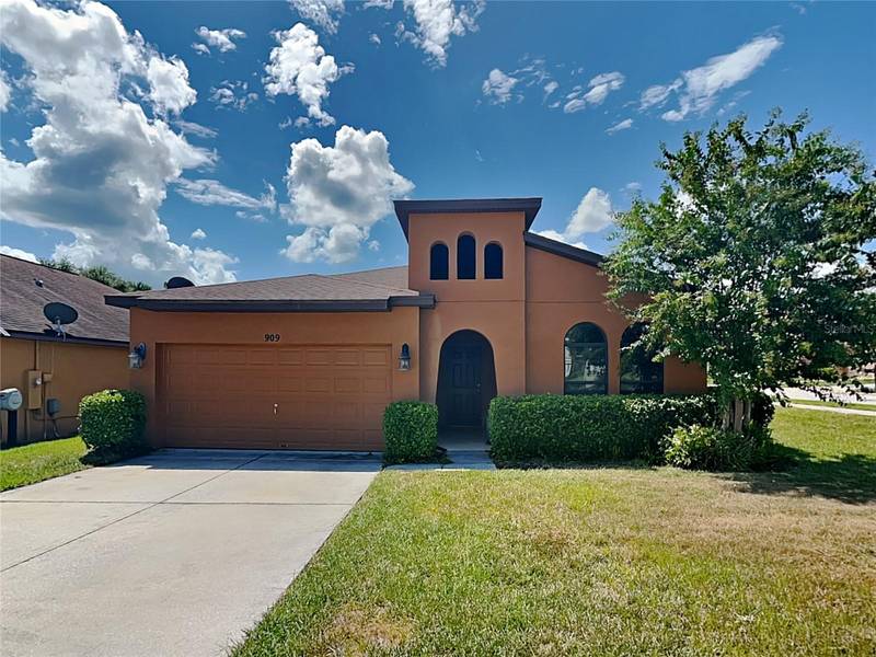 909 WOODS LANDING DR, Minneola, FL 34715