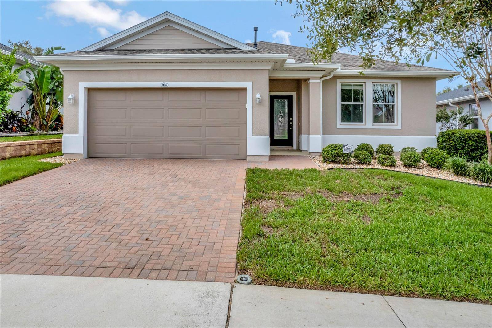 304 ALCOVE DR, Groveland, FL 34736