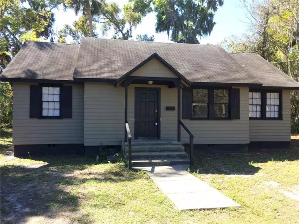 250 W HIGHLAND AVE, Deland, FL 32720