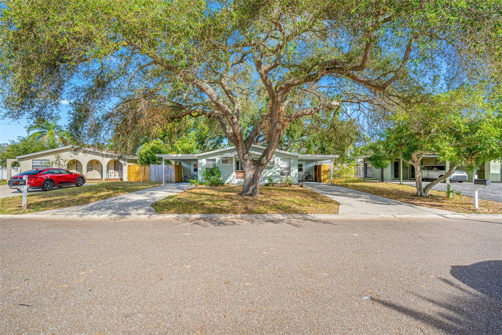 Dunedin, FL 34698,616 DOGWOOD CT