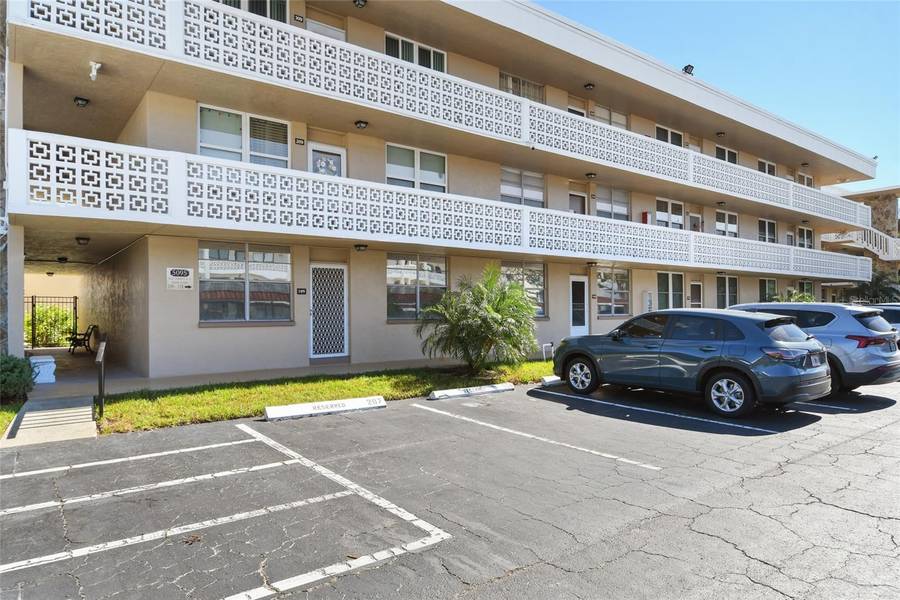 5095 BAY ST NE #109, Saint Petersburg, FL 33703