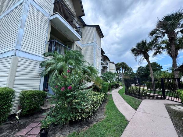 1972 LAKE ATRIUMS CIR #195, Orlando, FL 32839