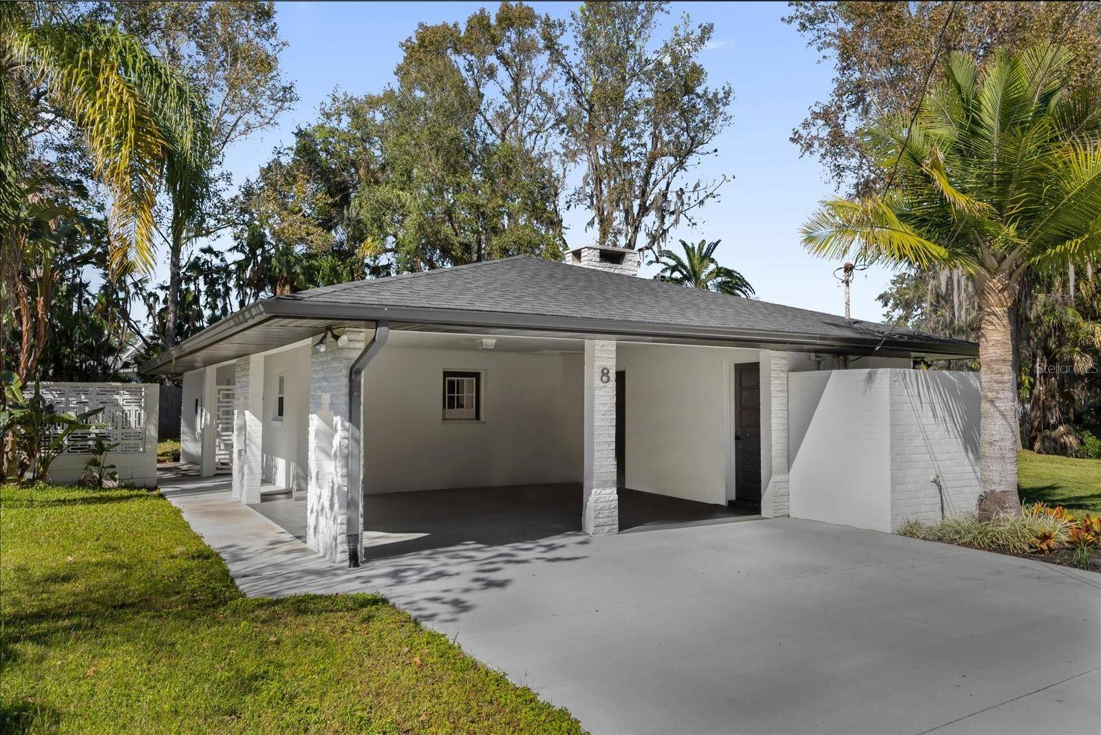 Yalaha, FL 34797,8 PINE CT