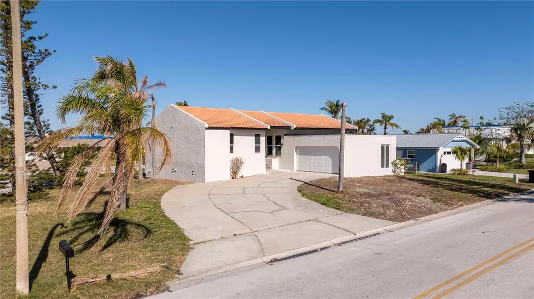 809 59TH AVE, St Pete Beach, FL 33706