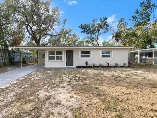 915 GOLDEN ISLE DR, Mount Dora, FL 32757