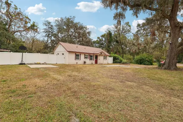 Fruitland Park, FL 34731,513 SEMINOLE AVE