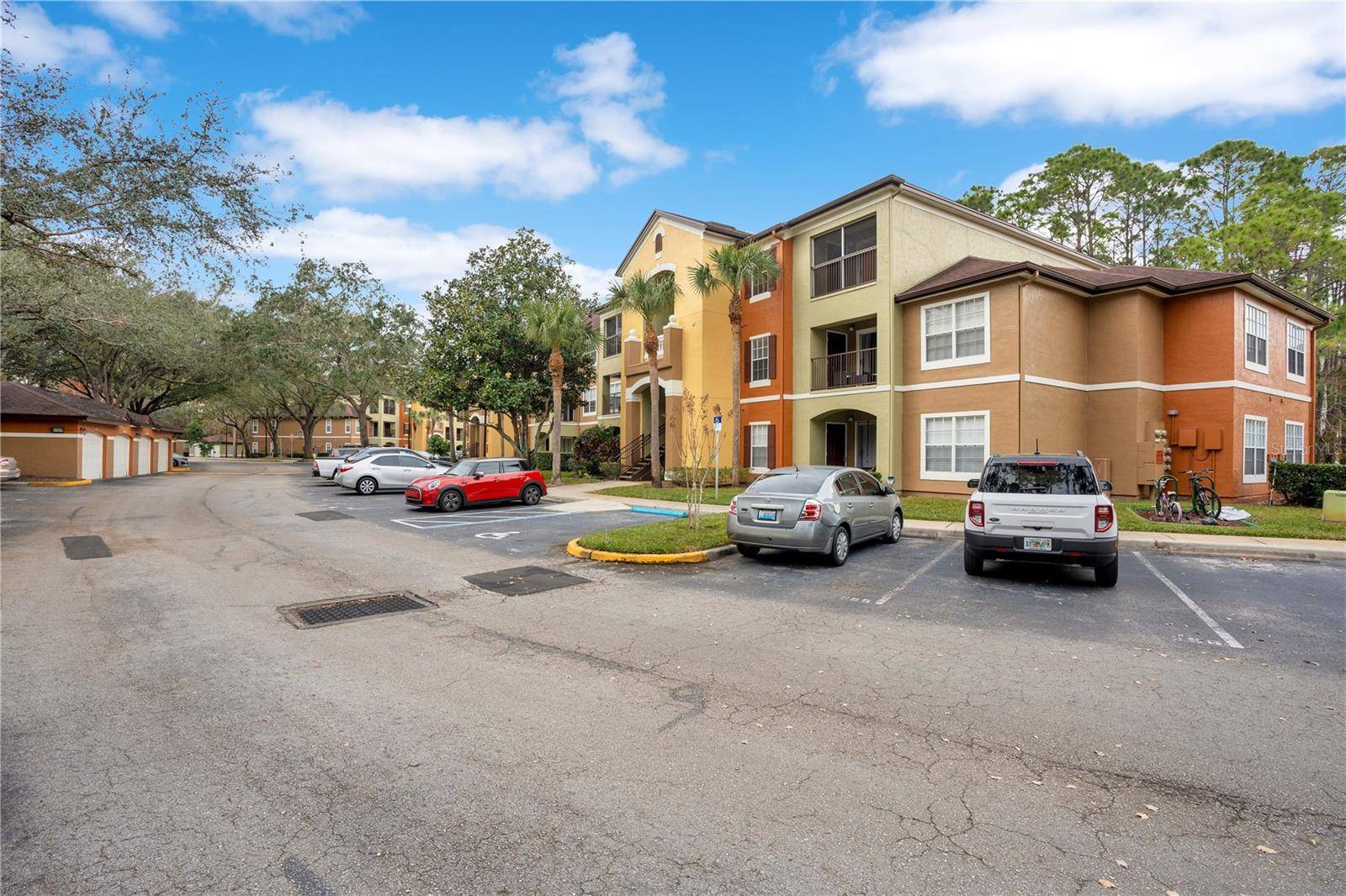Orlando, FL 32828,814 CREST PINES DR #937