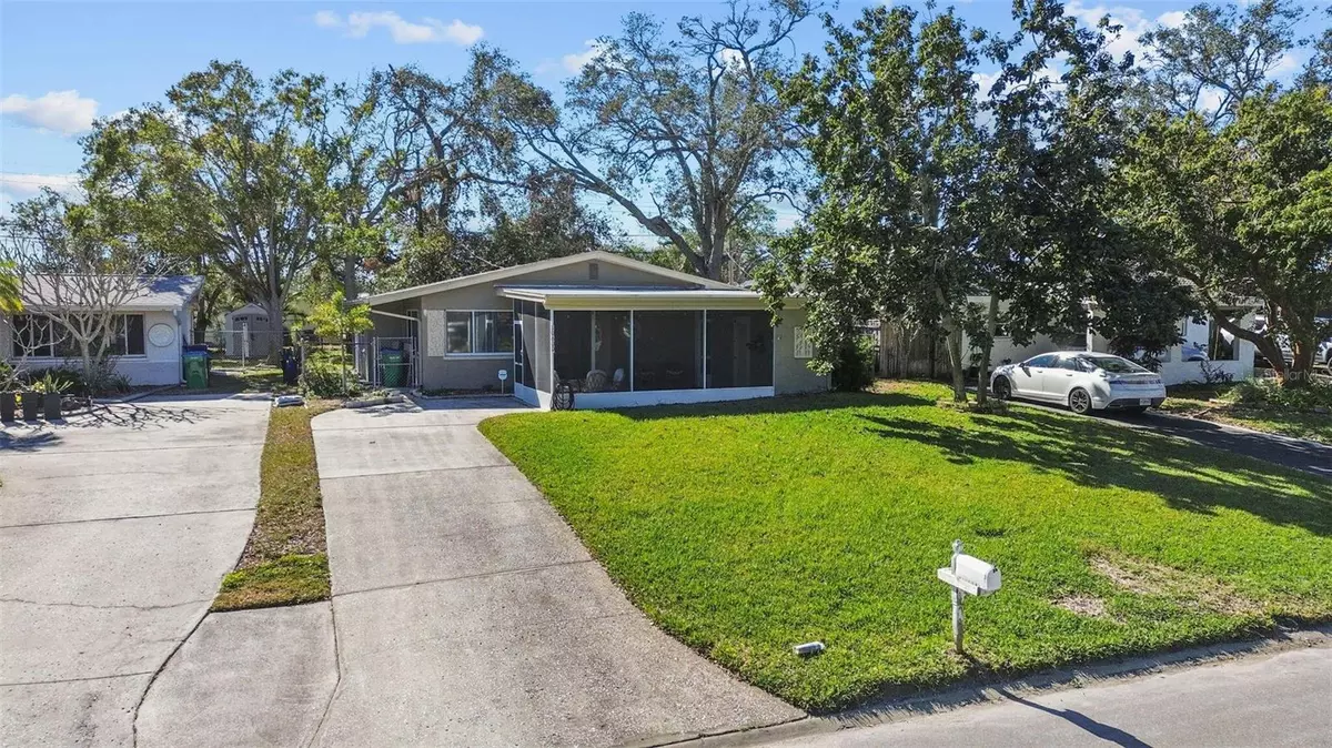 Seminole, FL 33772,10600 BLOSSOM LAKE DR
