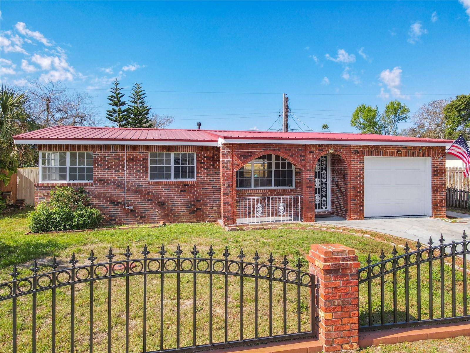 930 LEWIS DR, Daytona Beach, FL 32117