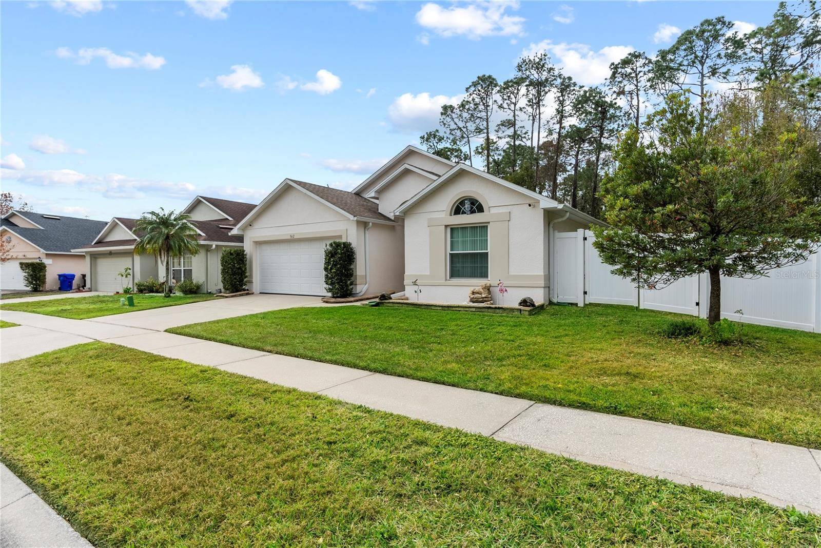 Kissimmee, FL 34746,562 EAGLE POINTE S