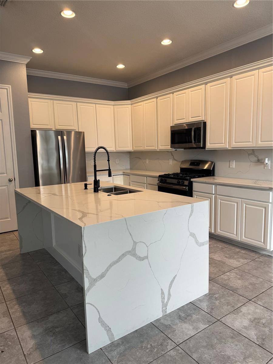 Apopka, FL 32703,984 MAYPOLE DR