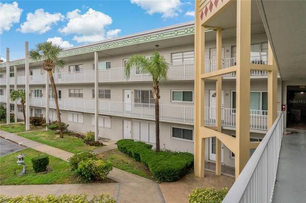 2071 AUSTRALIA WAY W #27, Clearwater, FL 33763