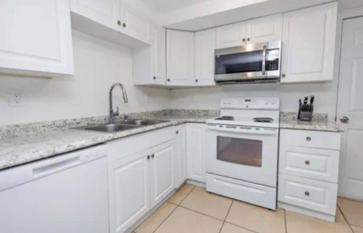 Holiday, FL 34691,3818 MOOG RD
