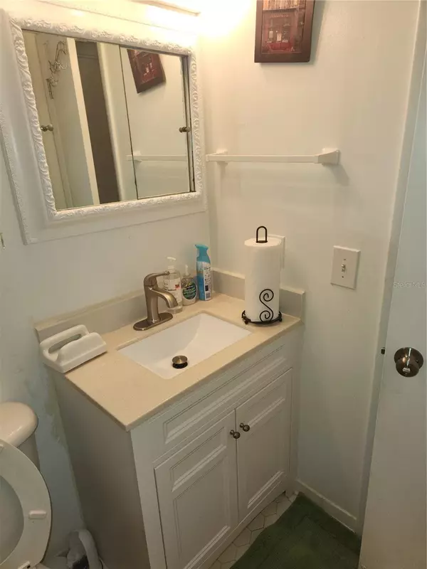 Winter Haven, FL 33880,333 LAKE HOWARD DR NW #201C