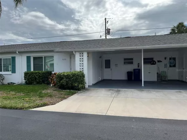 Bradenton, FL 34207,6050 CORAL WAY #4