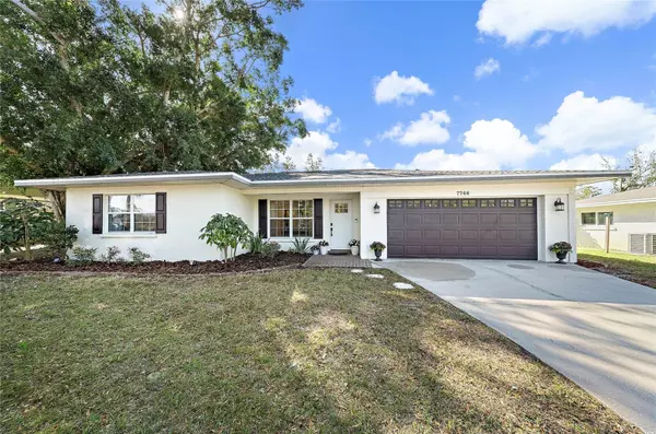 7746 WESTMORELAND DR, Sarasota, FL 34243