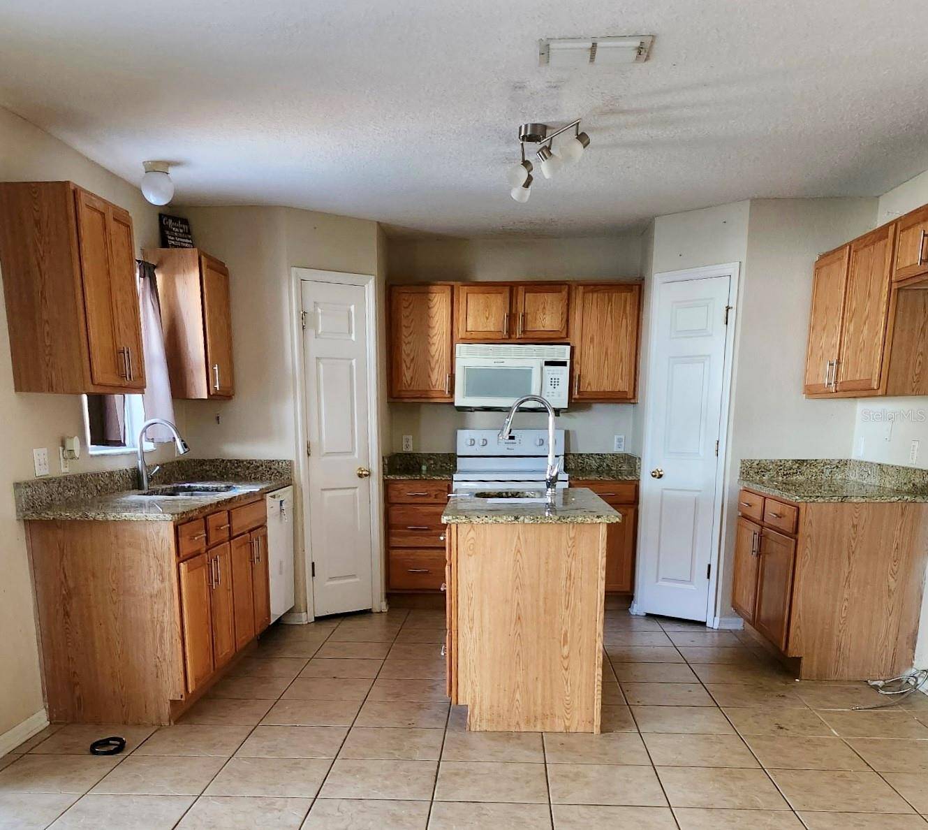Tavares, FL 32778,2143 TEALWOOD CIR