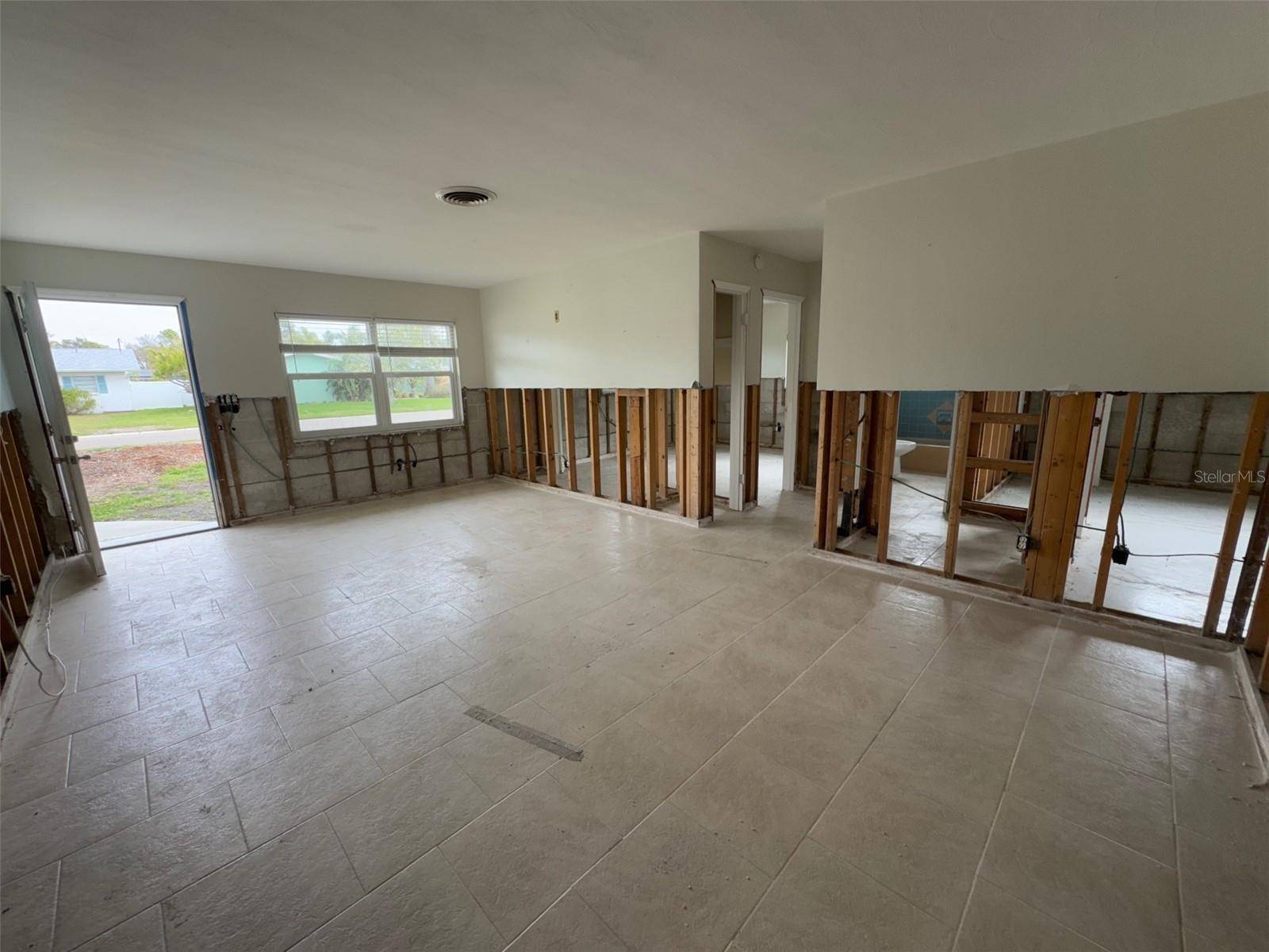 Largo, FL 33774,1998 COVE DR