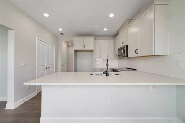 Orlando, FL 32827,7545 LAUREATE BLVD #7202