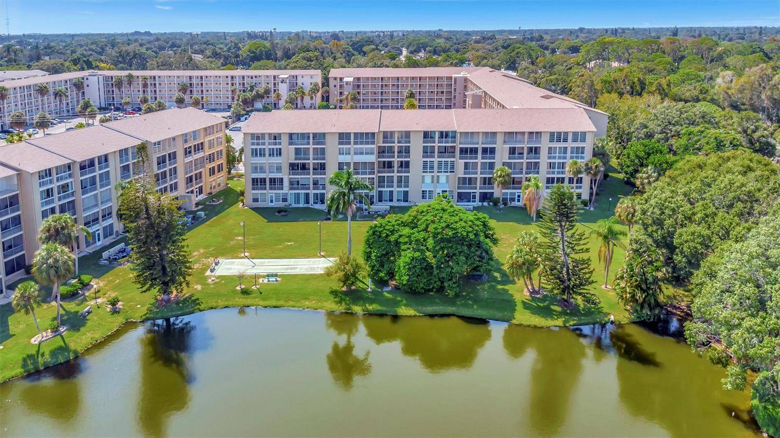 Bradenton, FL 34205,3672 LAKE BAYSHORE DR #K327