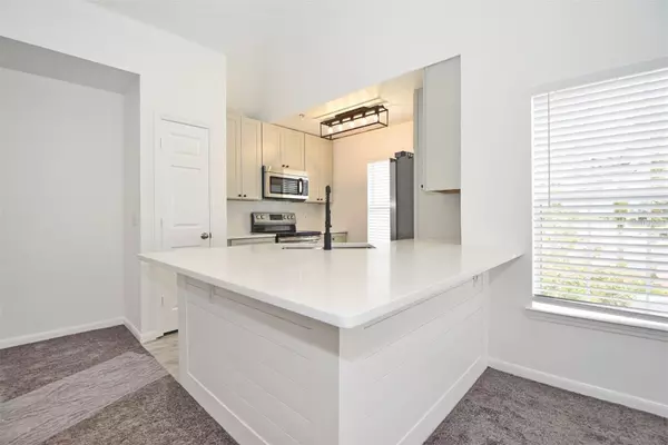 Orlando, FL 32829,9093 LEE VISTA BLVD #905