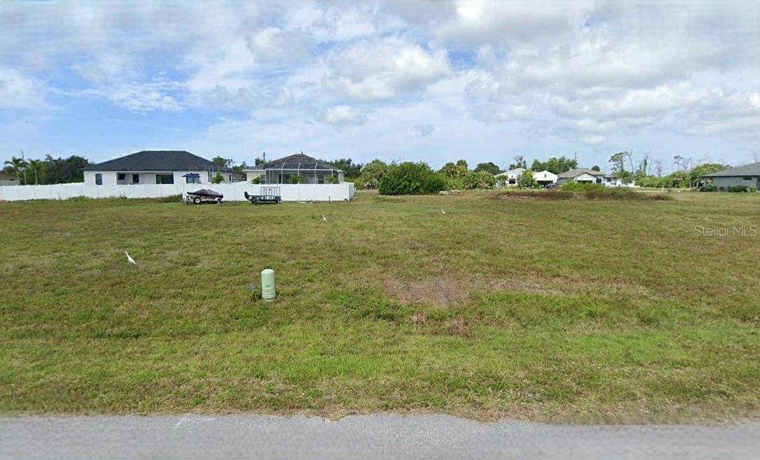 Rotonda West, FL 33947,116 TEMPER LN