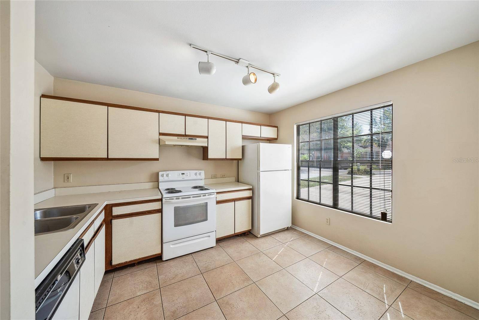 Apopka, FL 32712,605 SWALLOW CT