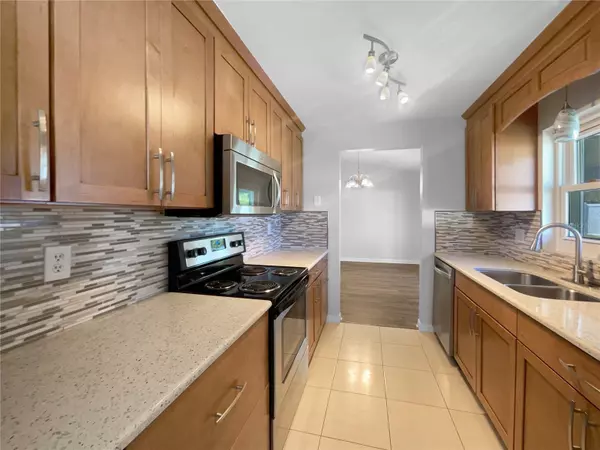 Ocala, FL 34472,6 ALMOND TRCE