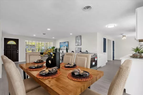 New Smyrna Beach, FL 32169,822 OAKVIEW DR