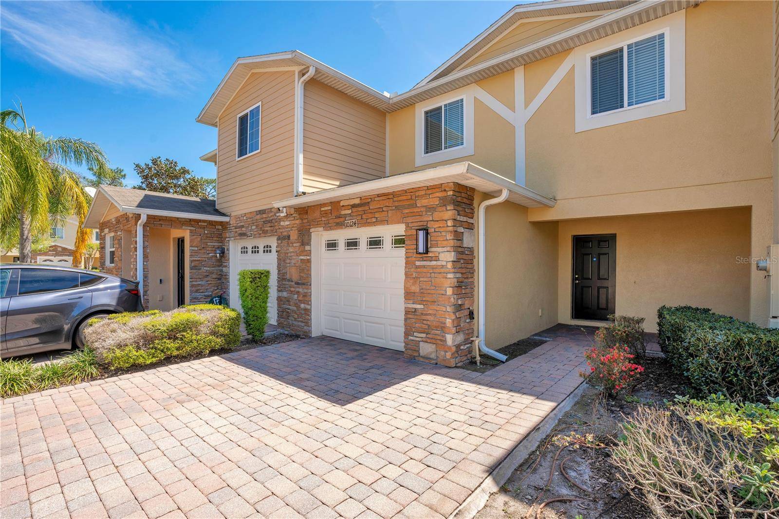 Orlando, FL 32825,10124 SHADOW LEAF CT