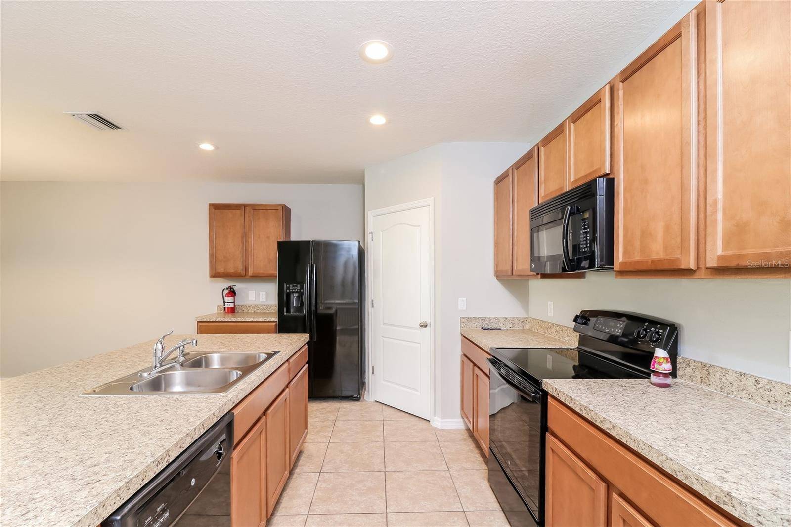 Bradenton, FL 34212,208 LONE DOVE LN