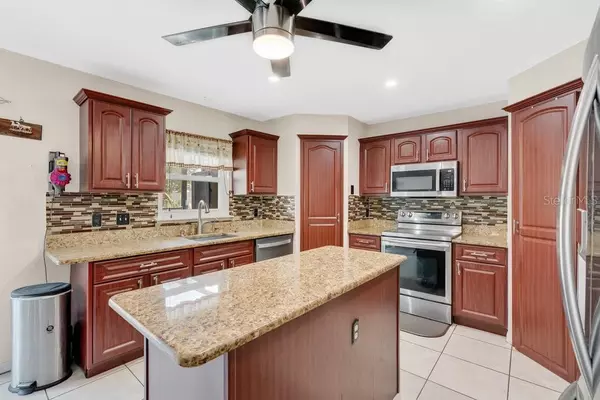 5051 SILVER THISTLE LN St Cloud, FL 34772