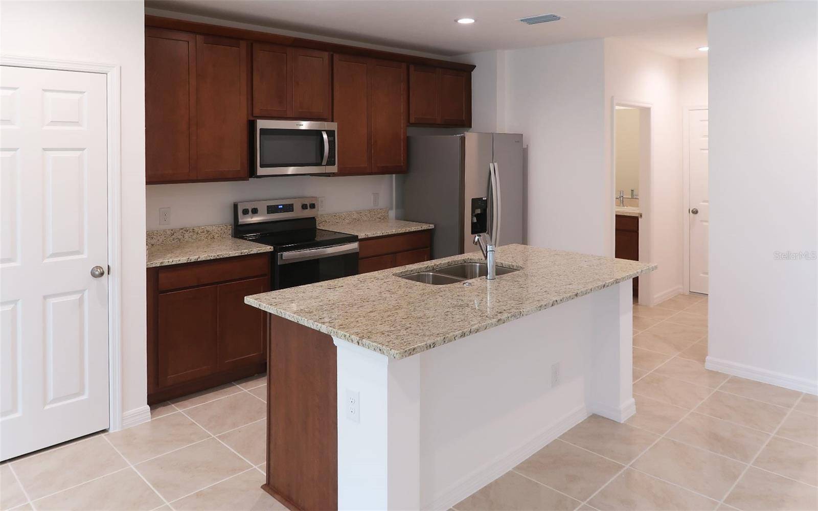 Groveland, FL 34737,230 GLASS ONION DR