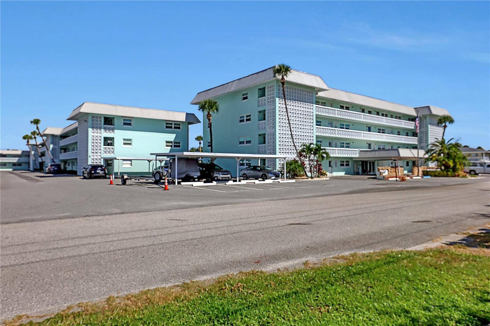 New Smyrna Beach, FL 32169,325 N CAUSEWAY #D-206