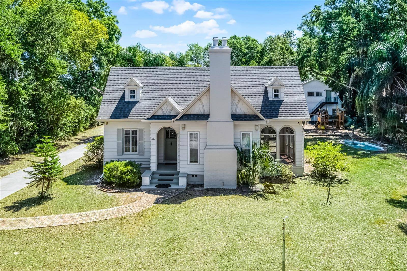 1210 S CLAYTON ST, Mount Dora, FL 32757
