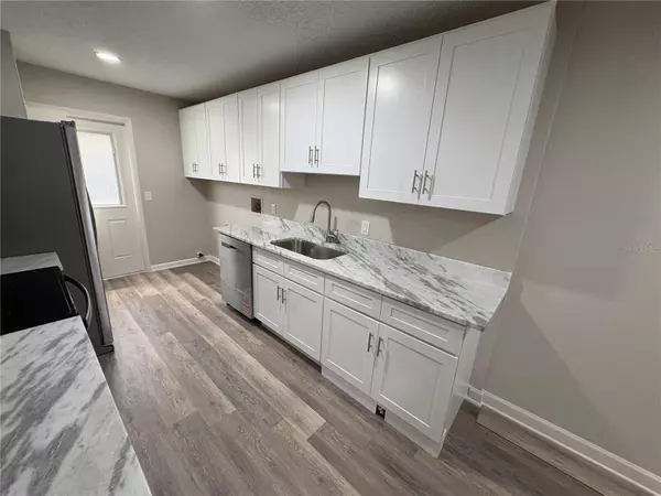 Tavares, FL 32778,459 W ROSEWOOD LN