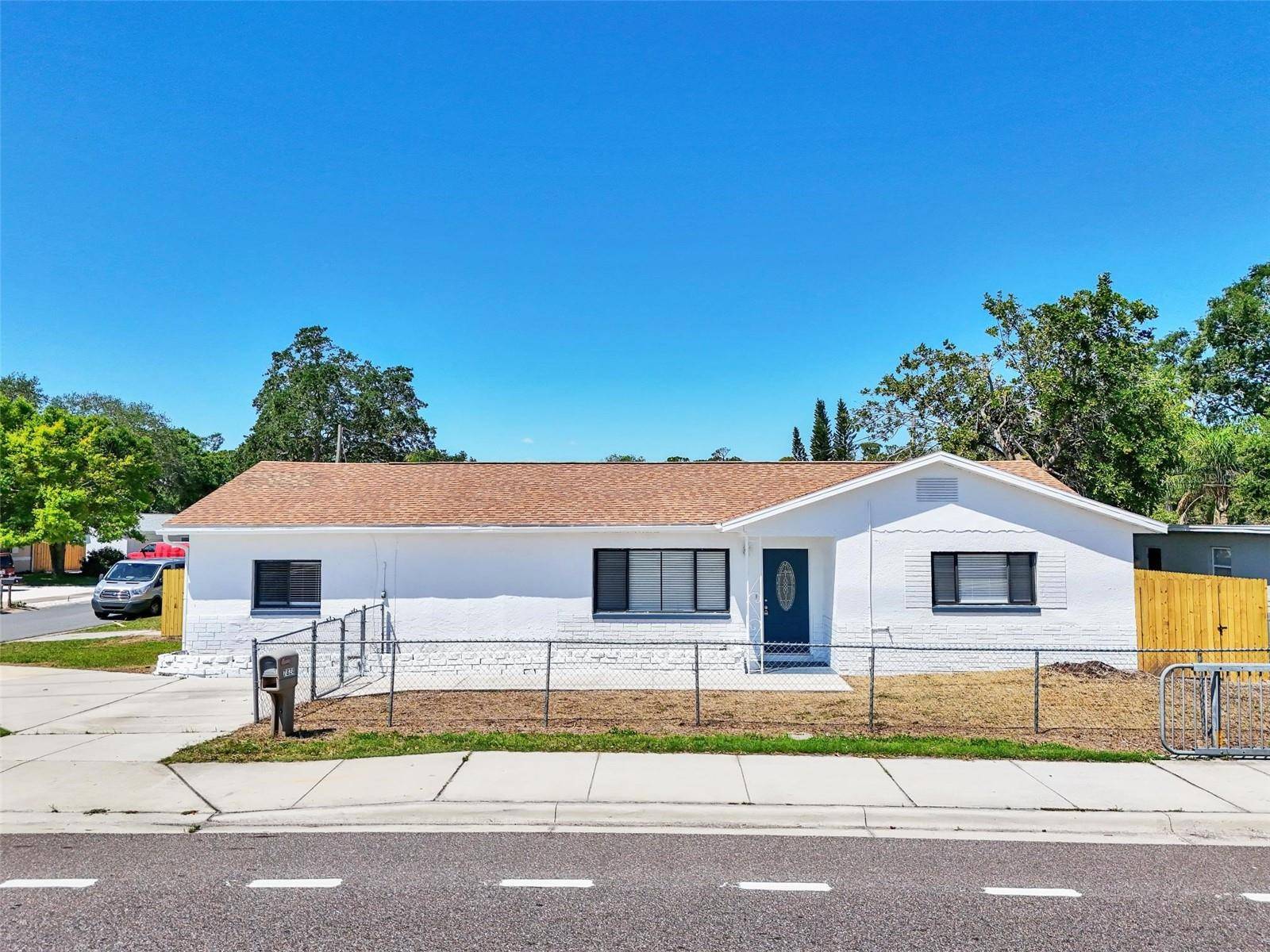 7824 STARKEY RD, Seminole, FL 33777