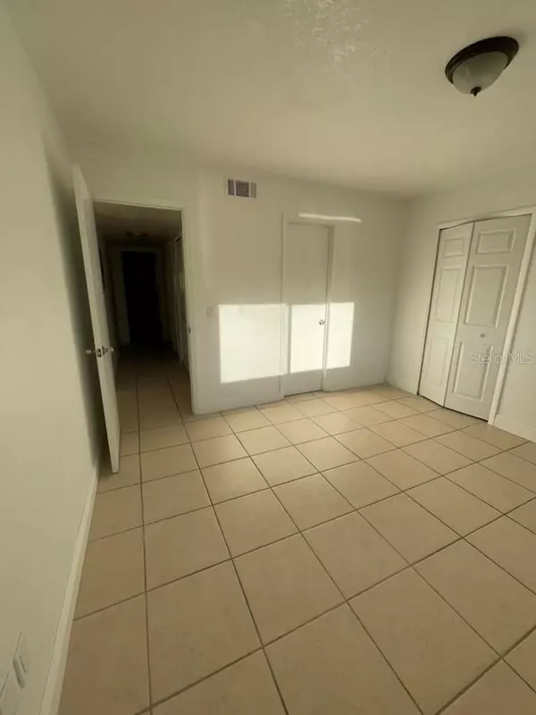 Tavares, FL 32778,516 E ROSEWOOD LN