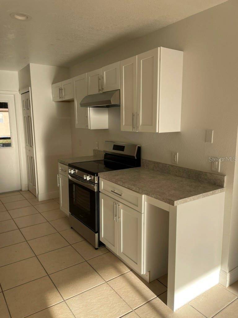 Tavares, FL 32778,516 E ROSEWOOD LN